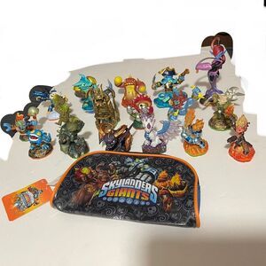 Skylanders Mixed Lot 17 figures with NWT bag Lightcore Flashwing Torch Double Tr